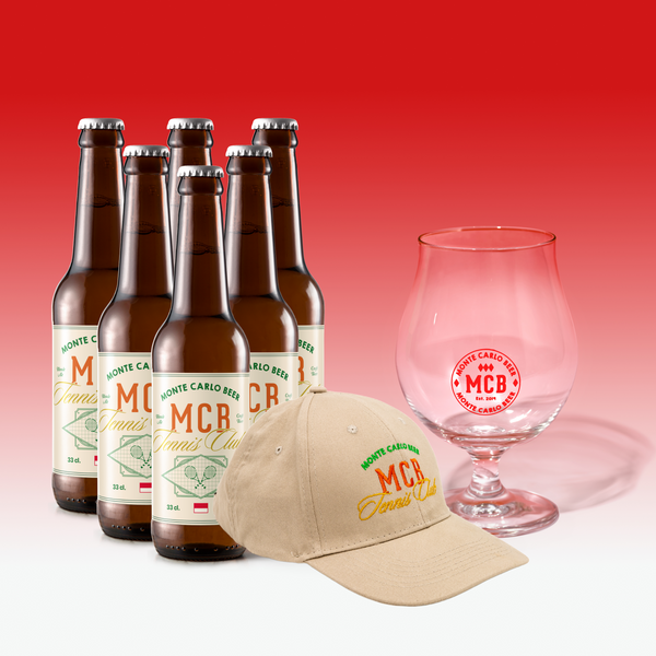 Bouteilles de bières monte carlo beer spécial Tennis club, avec une casquette tennis club et le verre MCB tulipe sur fond dégradé rouge et blanc
